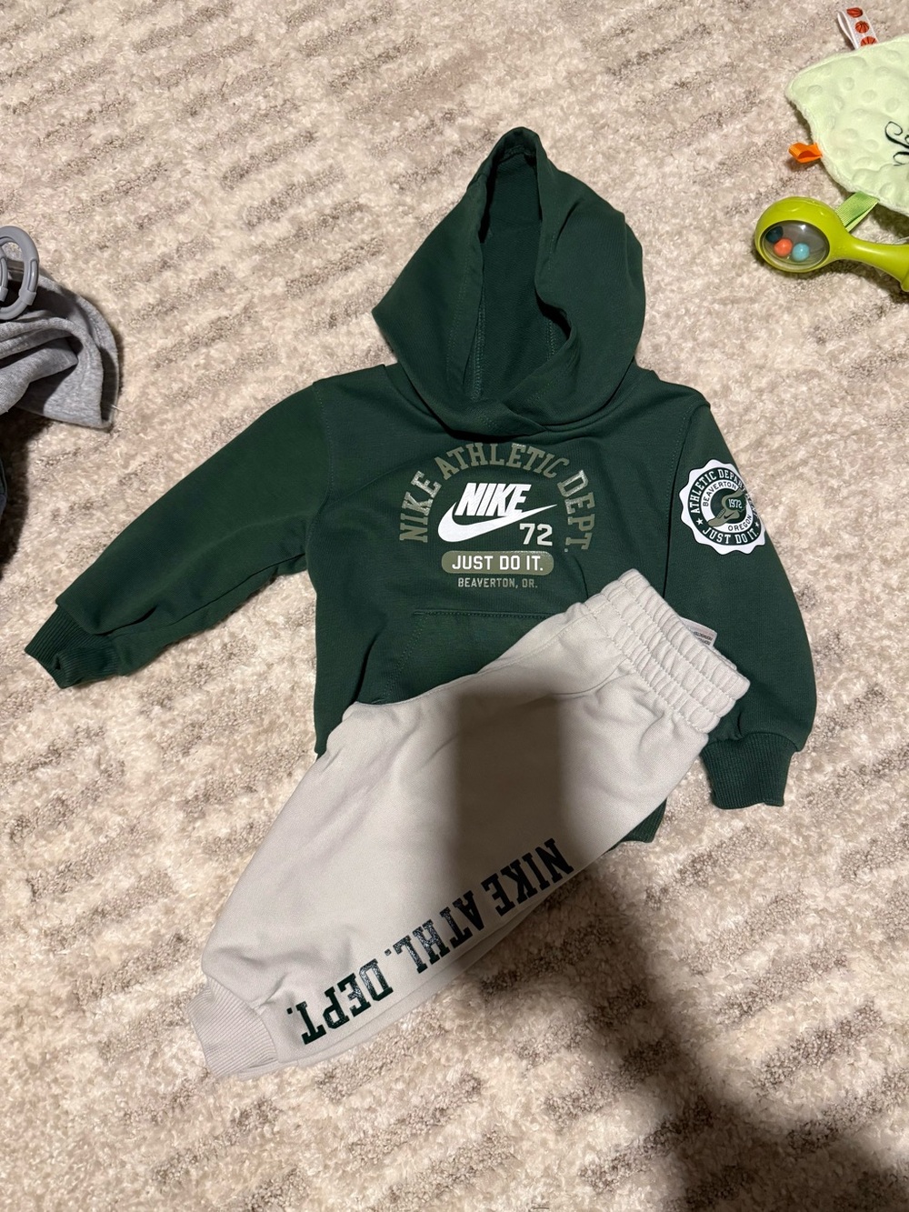 Nike Kids Sweatshirt & Joggers Set - Forest Green & Cream